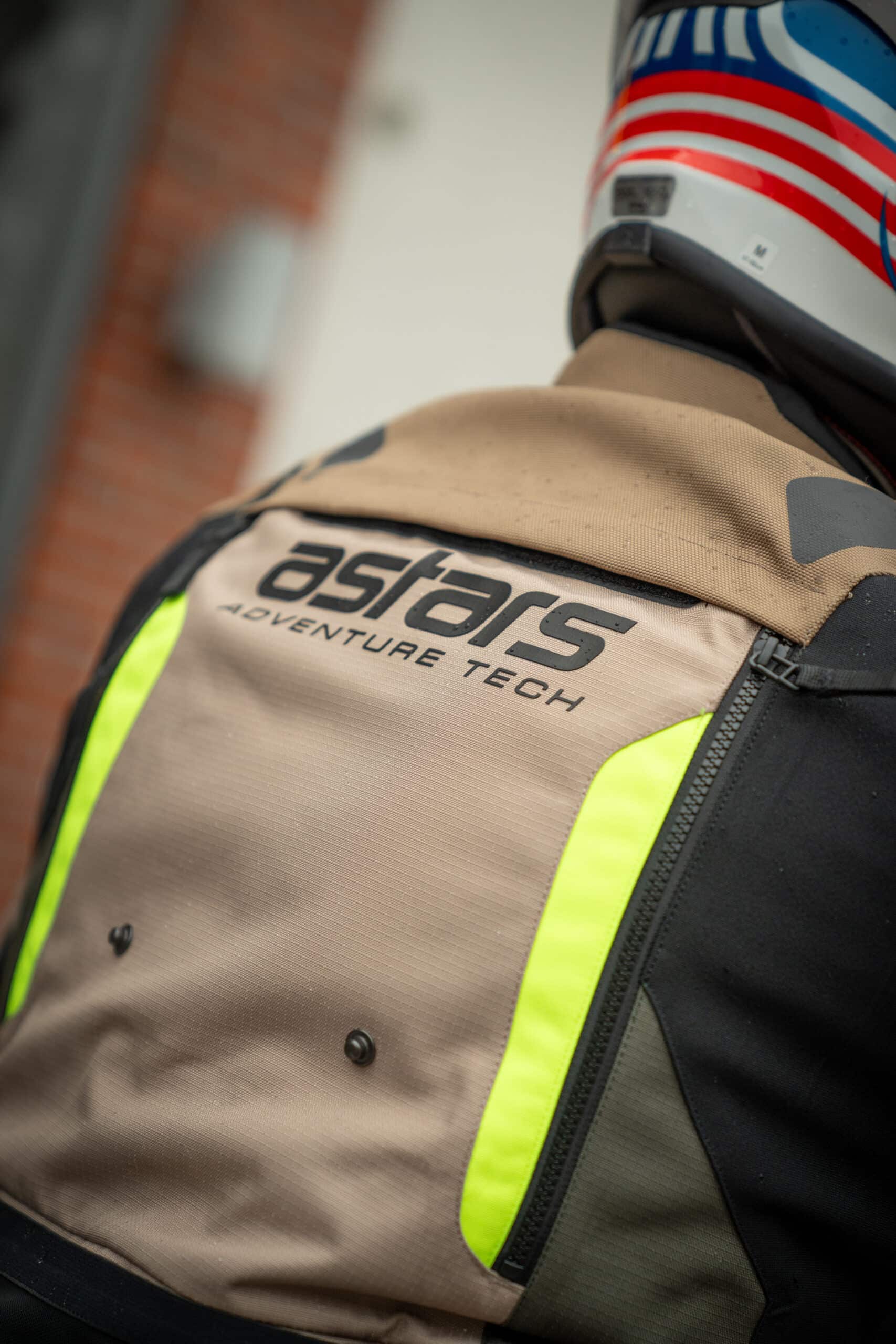 Read more about the article Warum sollte man einen Rückenprotektor beim Motorradfahren tragen?